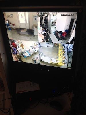 Камеры видеонаблюдения в продуктовом магазине